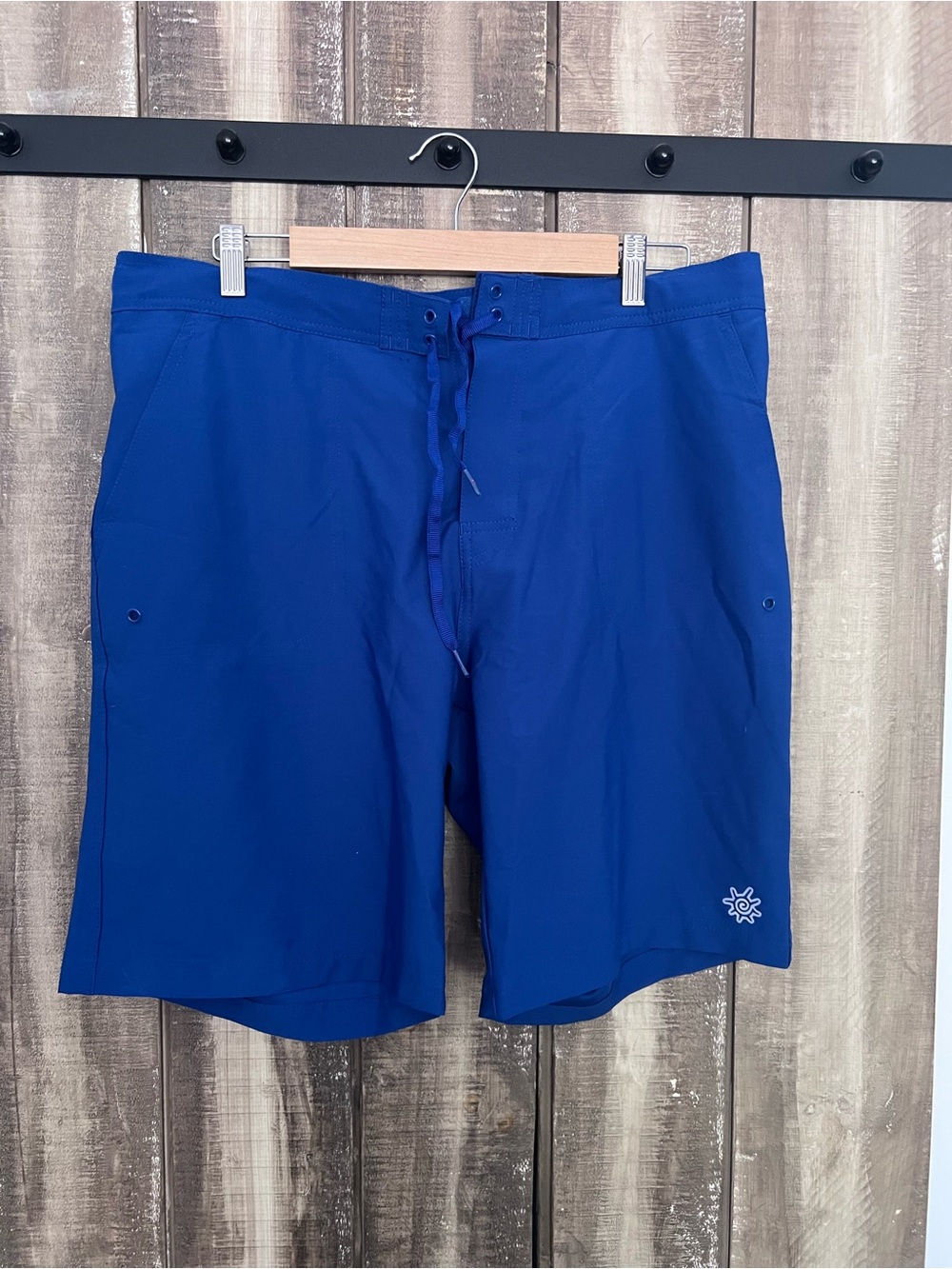 UV Skinz Women’s Blue board shorts, size XL